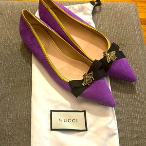 Gucci Bee Accent Suede Ballet Flats. Dust bag. Used twice.Minor wear n tear